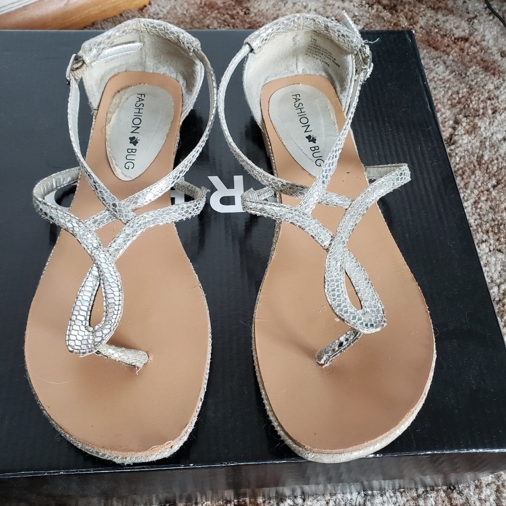 🎀FREE W/PURCHASE🎀 Fashion Bug Sandals